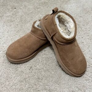 UGG Ultra Mini Classic Boot in Chestnut Suede Size 8 VGUC